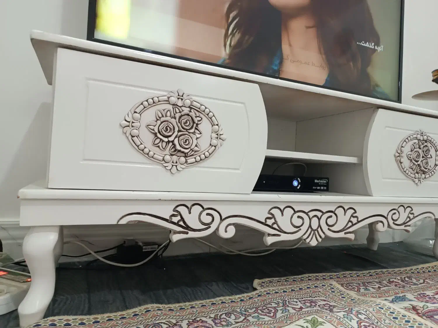 میز|تلفن رومیزی|زند, |دیوار