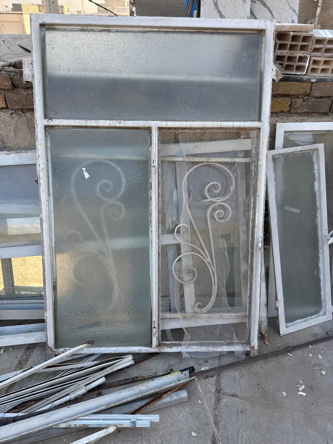 پنجره های اهنی سالم|مصالح و تجهیزات ساختمان|محمدشهر, همایون ویلا|دیوار