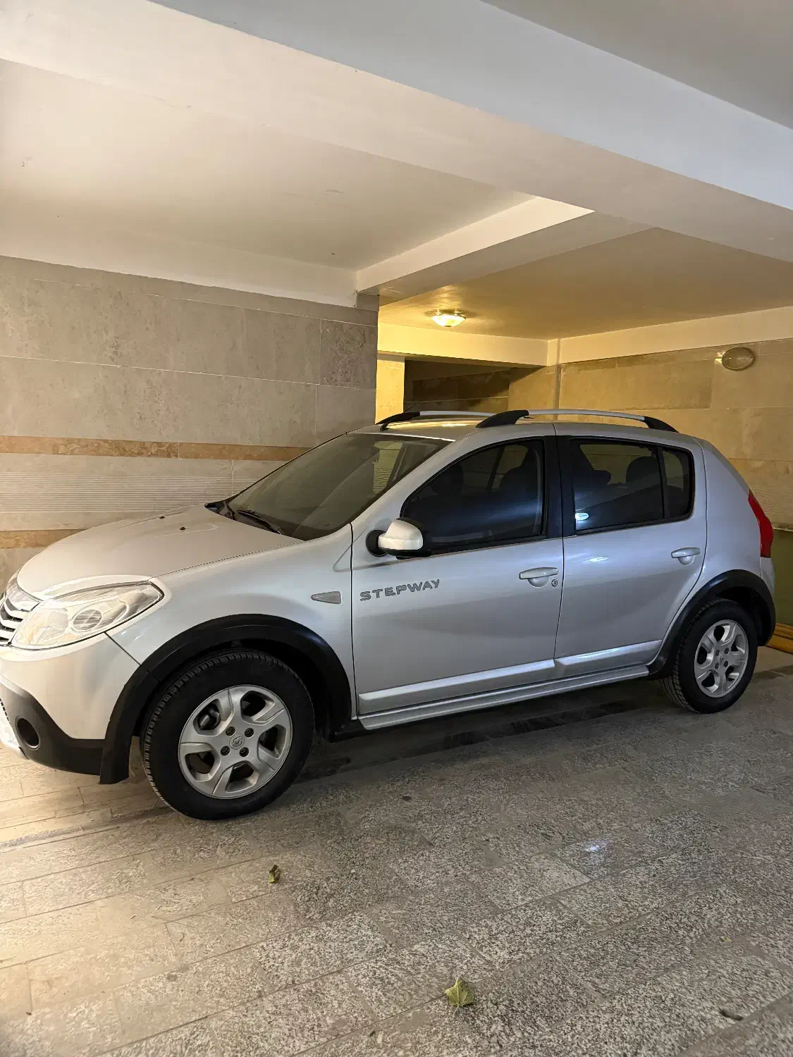 رنو ساندرو اتومات مدل ۱۳۹۵ با لوازم کامل استپ وی|خودرو سواری و وانت|گرگان, |دیوار