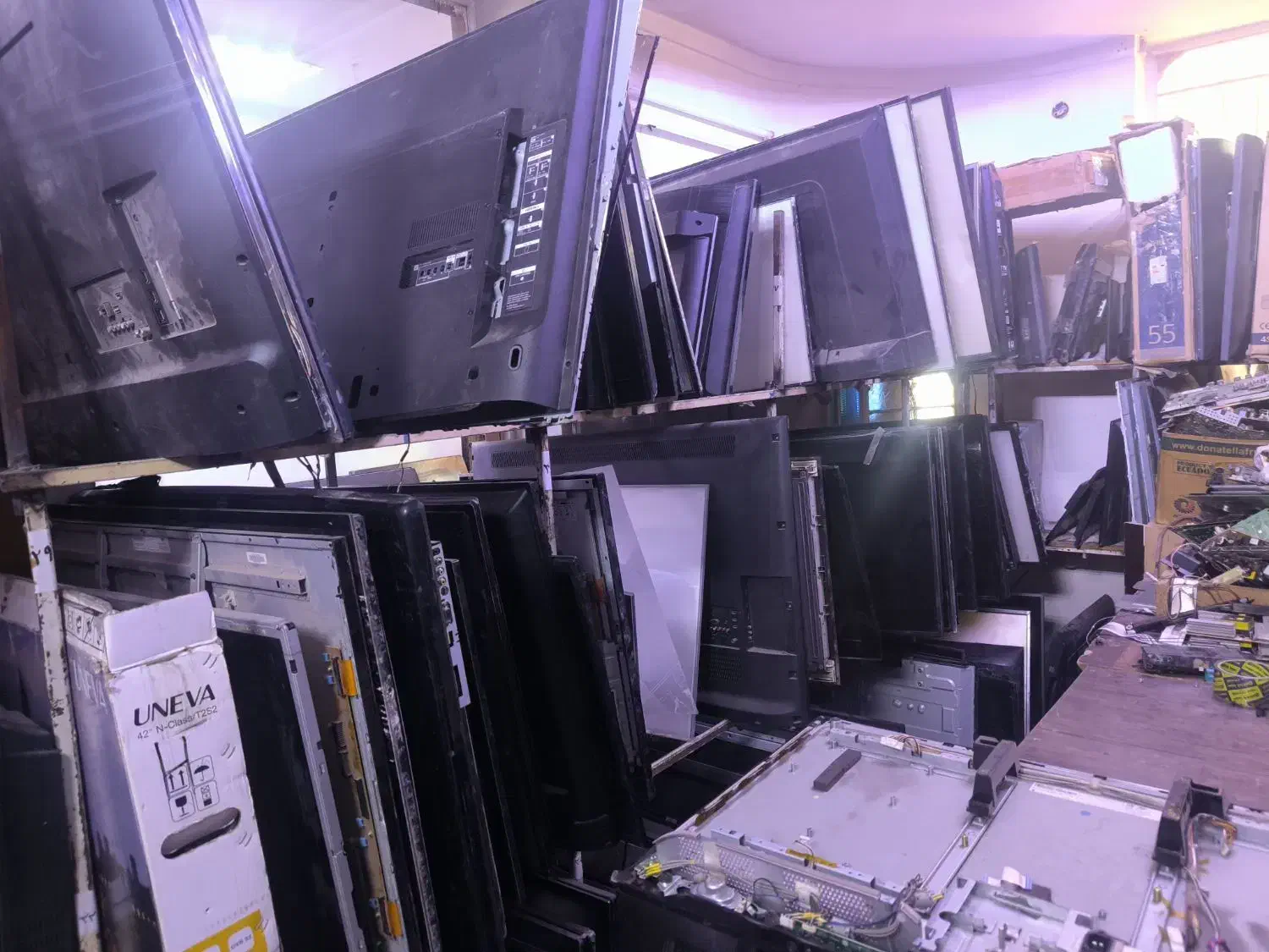 تعمیرات تخصصی LED . LCD|خدمات پیشه و مهارت|شیراز, کوزه گری|دیوار