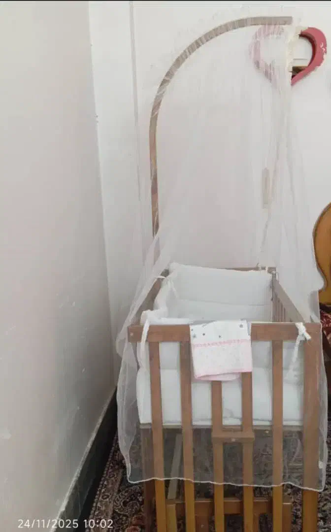 تخت خواب کودک و گهواره کنار مادر|تخت و سرویس خواب|بندر گناوه, |دیوار