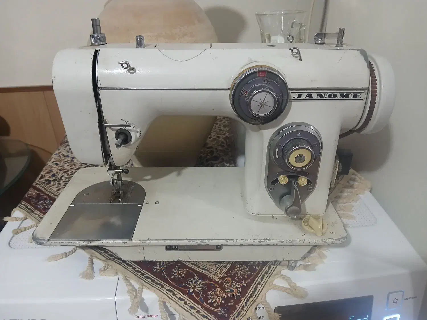 چرخ گل دوزی ژانومه|چرخ خیاطی و ریسندگی|آران و بیدگل, |دیوار