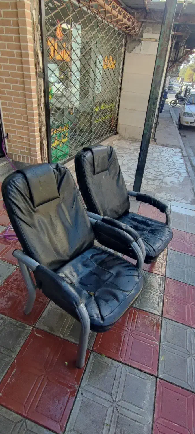 دو عدد صندلی|صندلی و نیمکت|سبزوار, قاضی زاد|دیوار