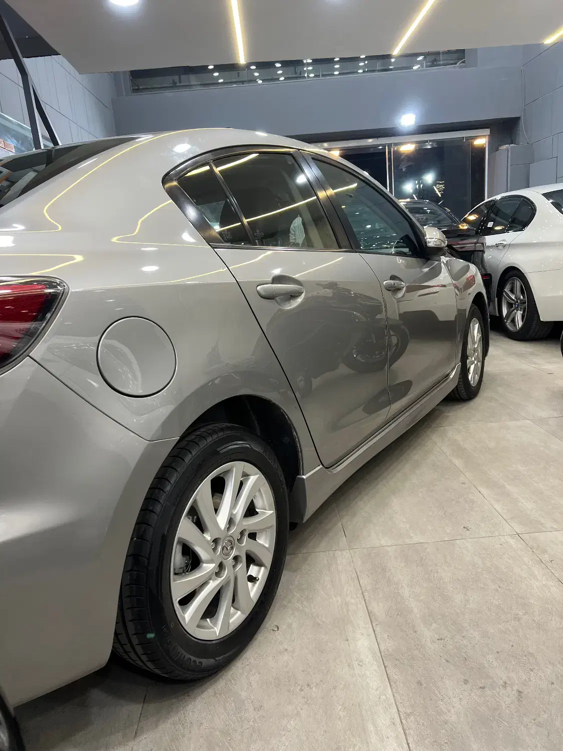 مزدا ۳|خودرو سواری و وانت|شیراز, فرهنگ شهر|دیوار