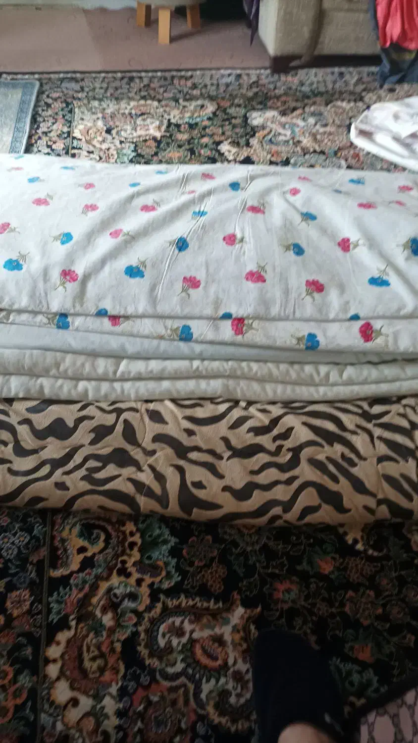 تشک و پتو و رو تختی|رختخواب، بالش، پتو|بندر انزلی, میان پشته|دیوار