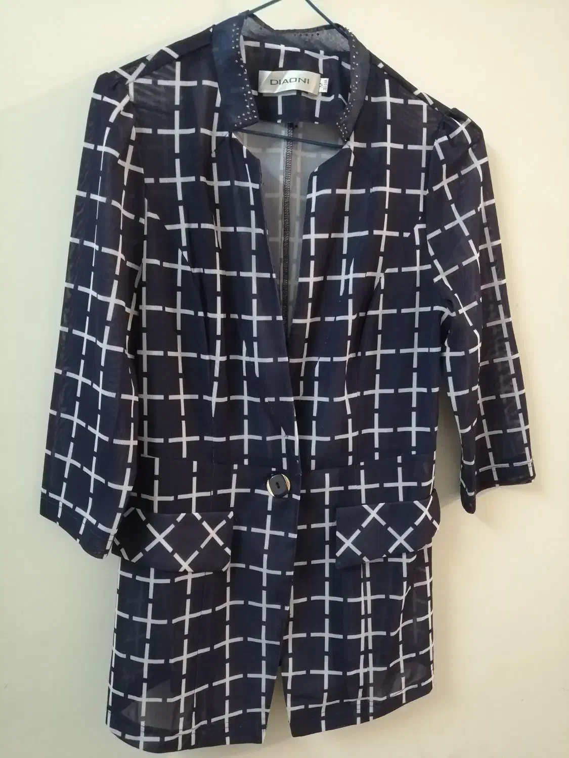 لباس زنانه|لباس|لار, |دیوار