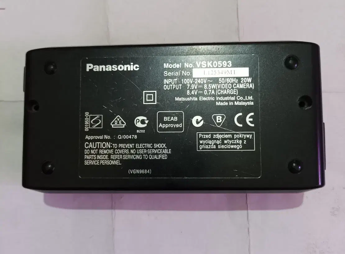 شارژر دوربین Panasonic|دوربین عکاسی و فیلم‌برداری|قزوین, |دیوار