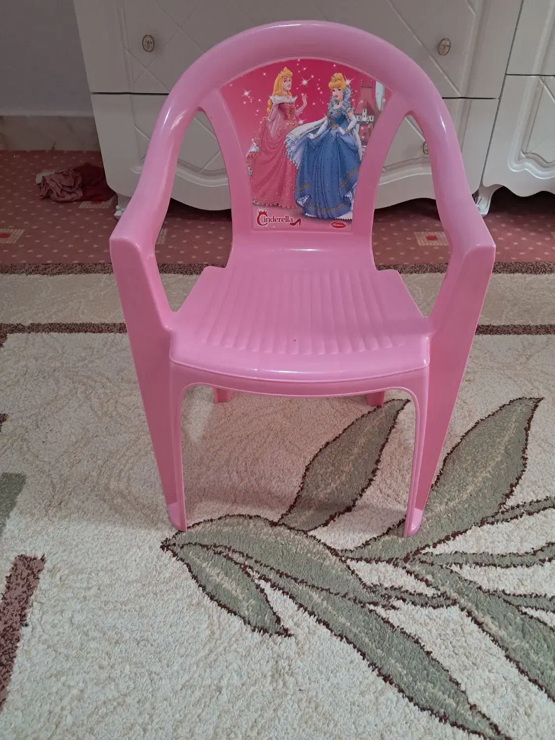 صندلی پلاستیکی کودک|تخت و صندلی بچه|ارومیه, |دیوار