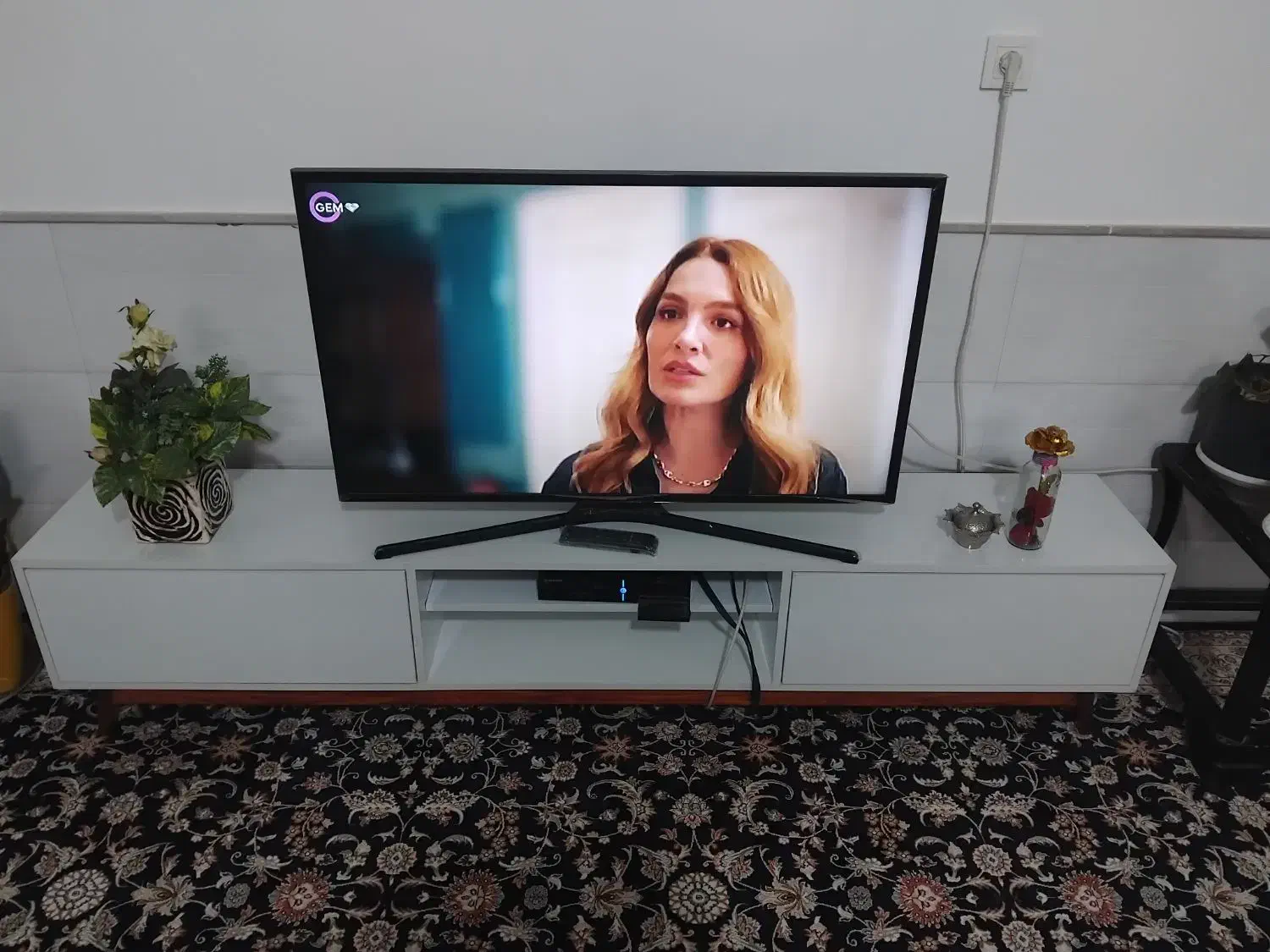 میز تی وی|میز تلویزیون|نیشابور, شهید بهشتی|دیوار