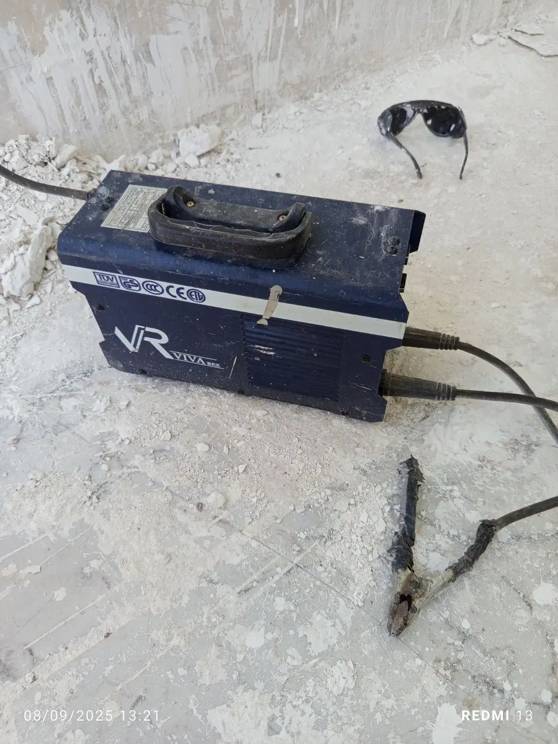 جوشکاری و برشکاری با ده سال سابقه کاری مفید|خدمات پیشه و مهارت|جزنیک, |دیوار