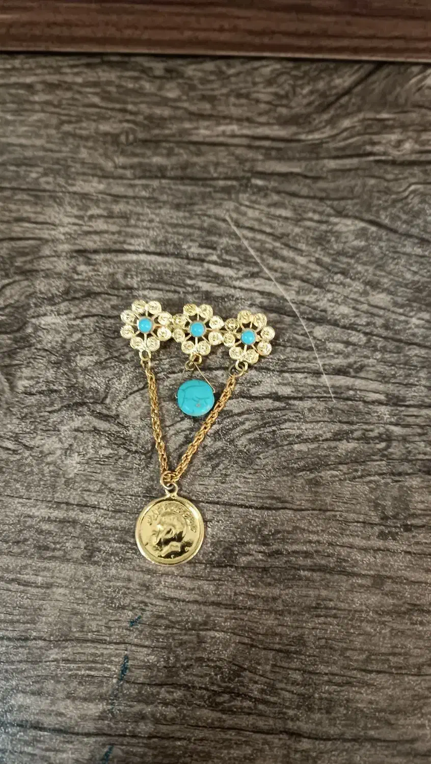 سنجاق گل سر|بدلیجات|سلماس, |دیوار