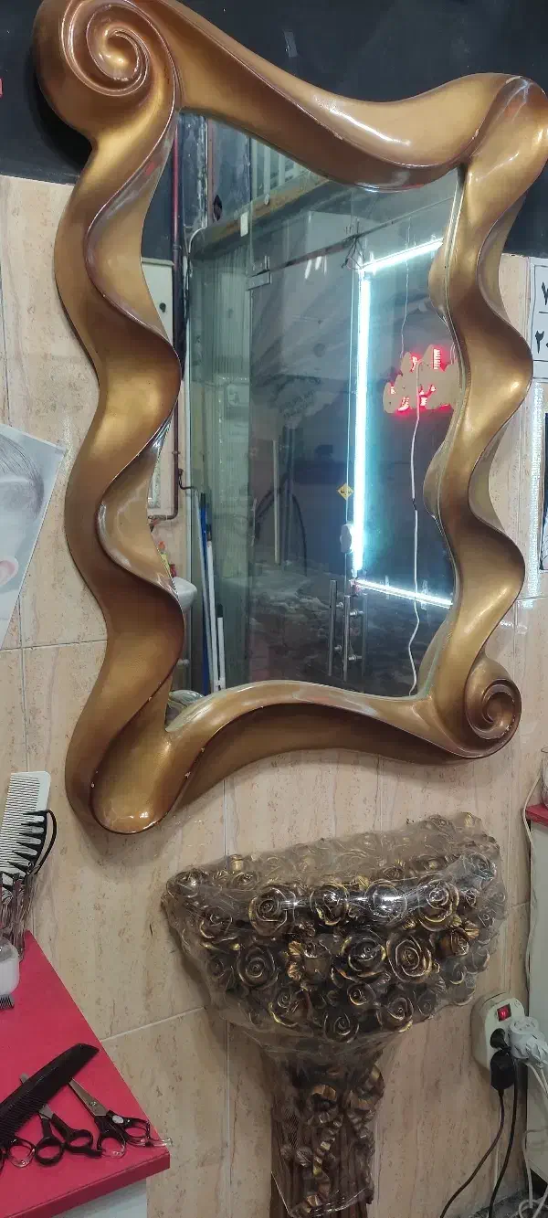 دکور آرایشگاه|آرایشگاه و سالن‌های زیبایی|ملایر, |دیوار