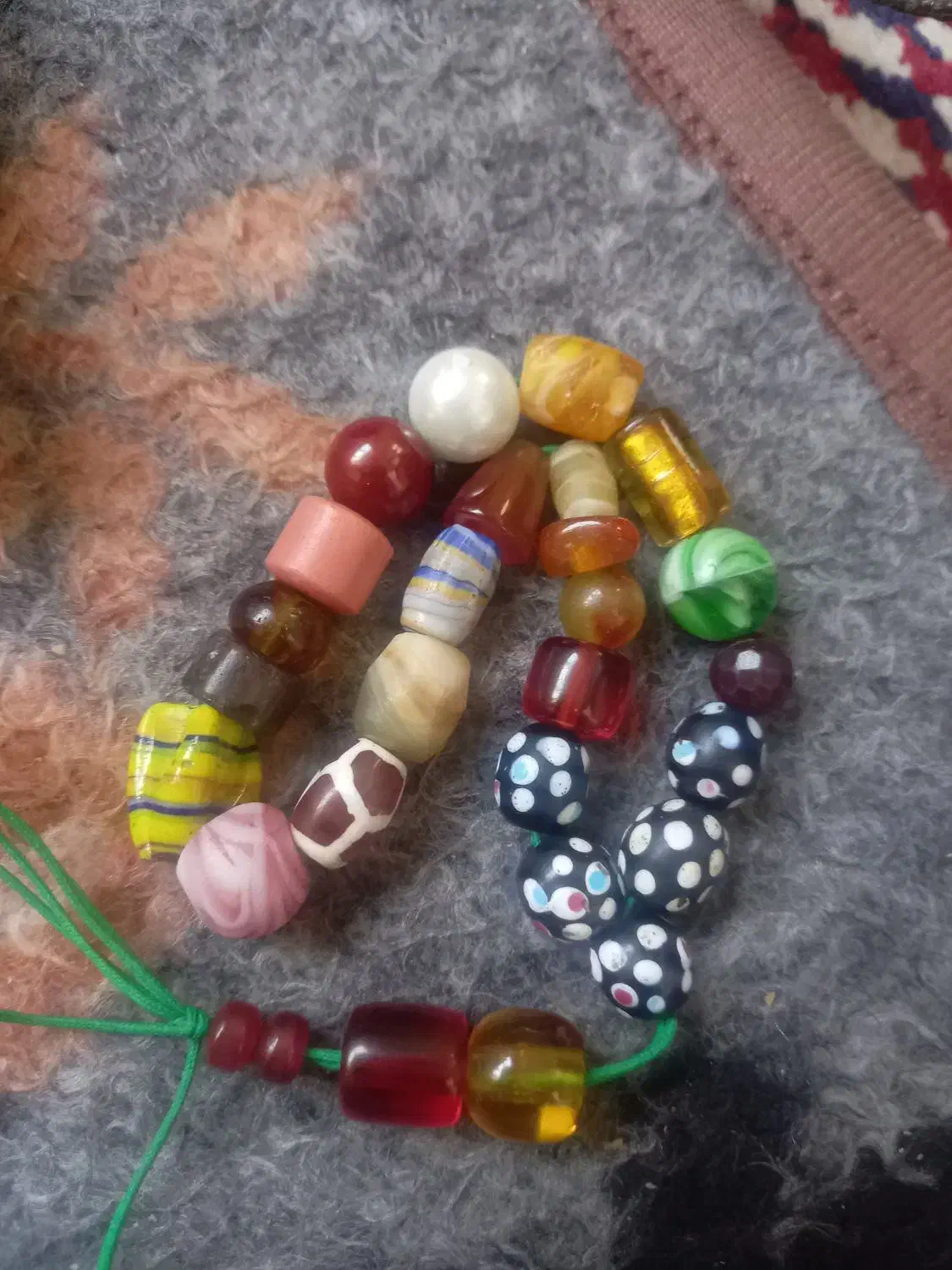 مهره های گهنه|جواهرات|تبریز, |دیوار