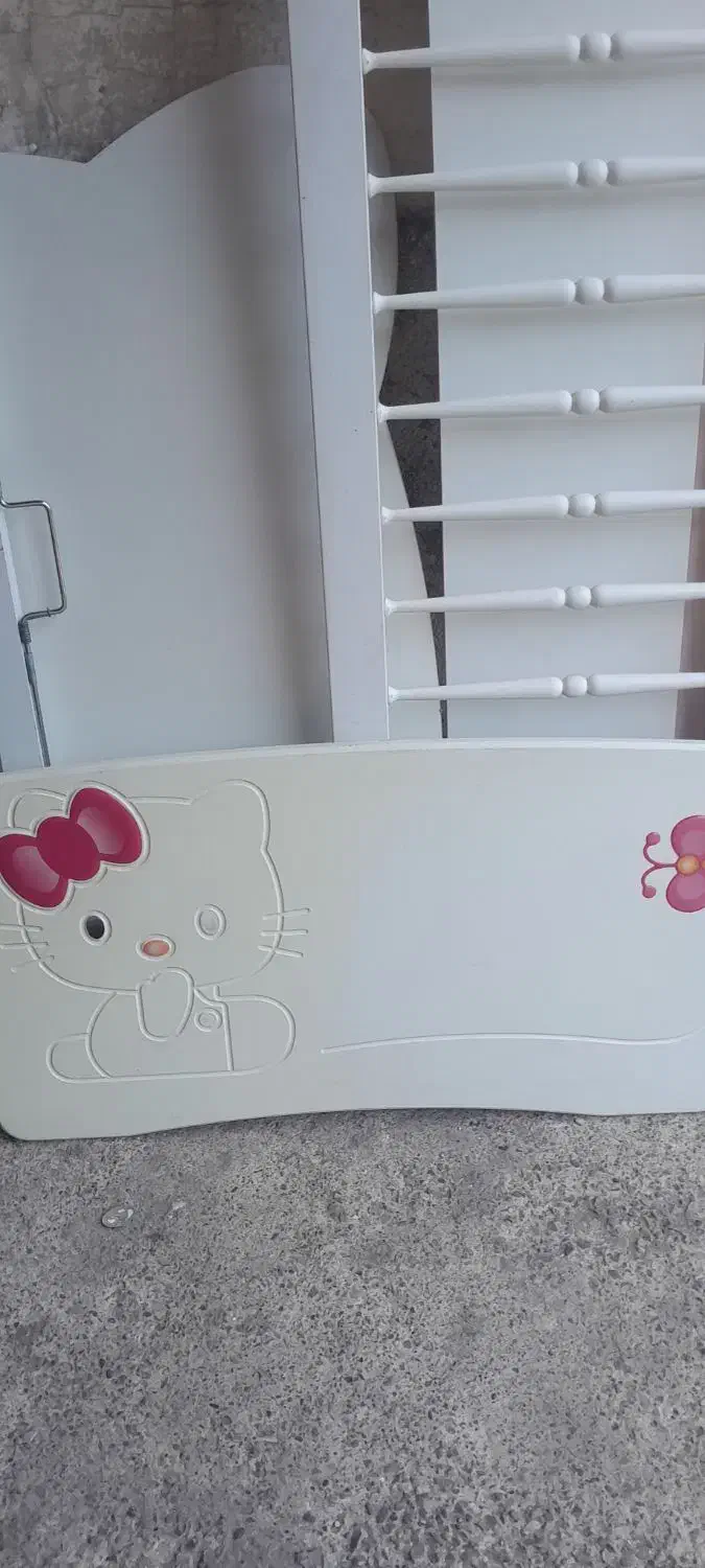 فروش فوری تخت دخترانه کیتی|تخت و صندلی بچه|رشت, گیل|دیوار