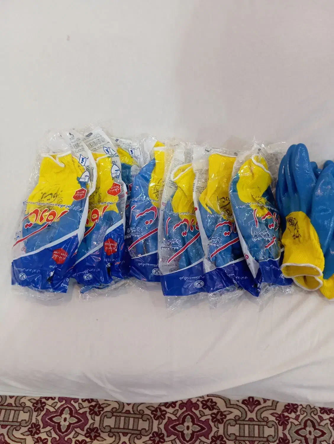 چند عدد دستکش|ابزارآلات|اهر, |دیوار