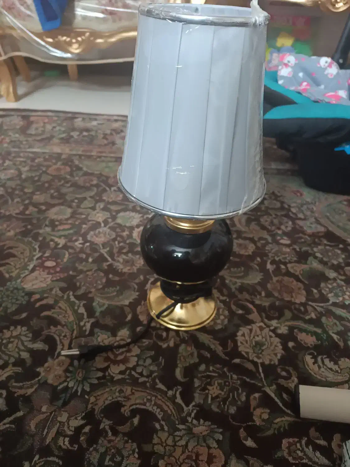 یک عدد آباژور رنگ خاکستری ومشکی به فروش میرسد|چراغ خواب و آباژور|شیراز, شهرک مفتح|دیوار