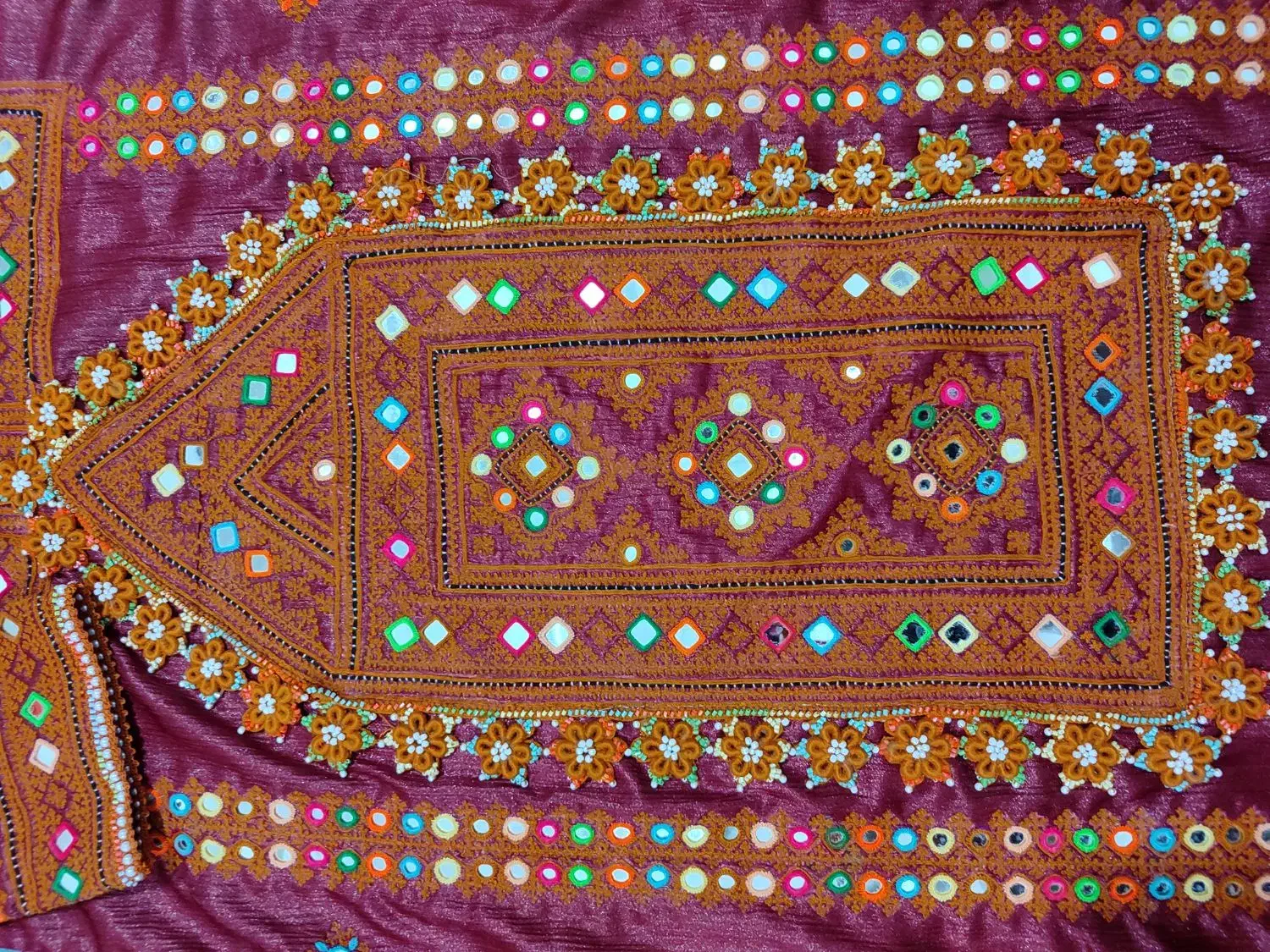 لباس بلوچی پلیوار|لباس|خاش, |دیوار