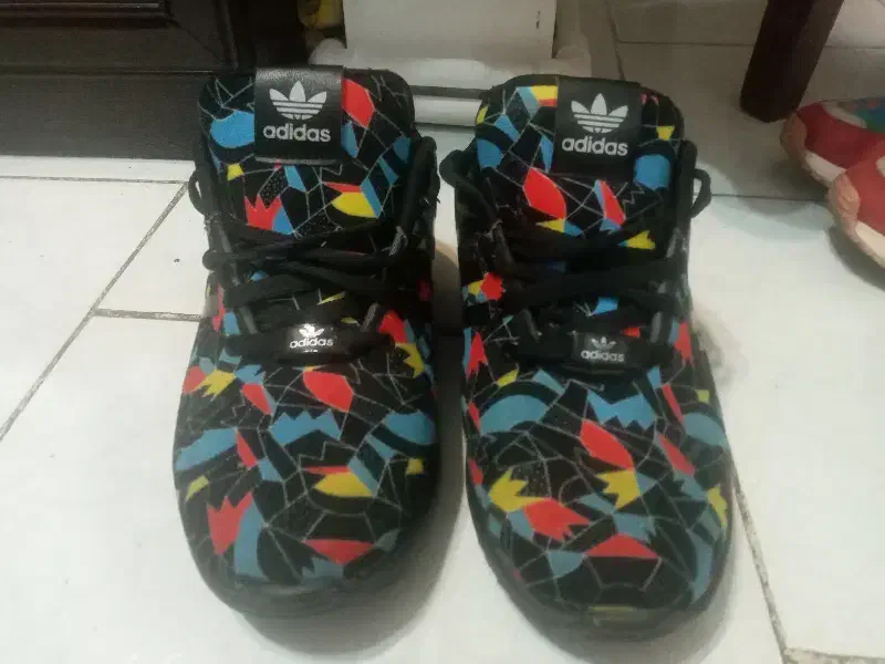 کتونی زدایکس|کیف، کفش، کمربند|اندیشه, اندیشه فاز ۱|دیوار