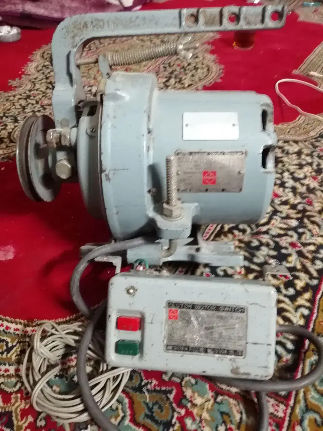 دینام چرخ خیاطی صنعتی بزرگ|چرخ خیاطی و ریسندگی|بروجرد, |دیوار