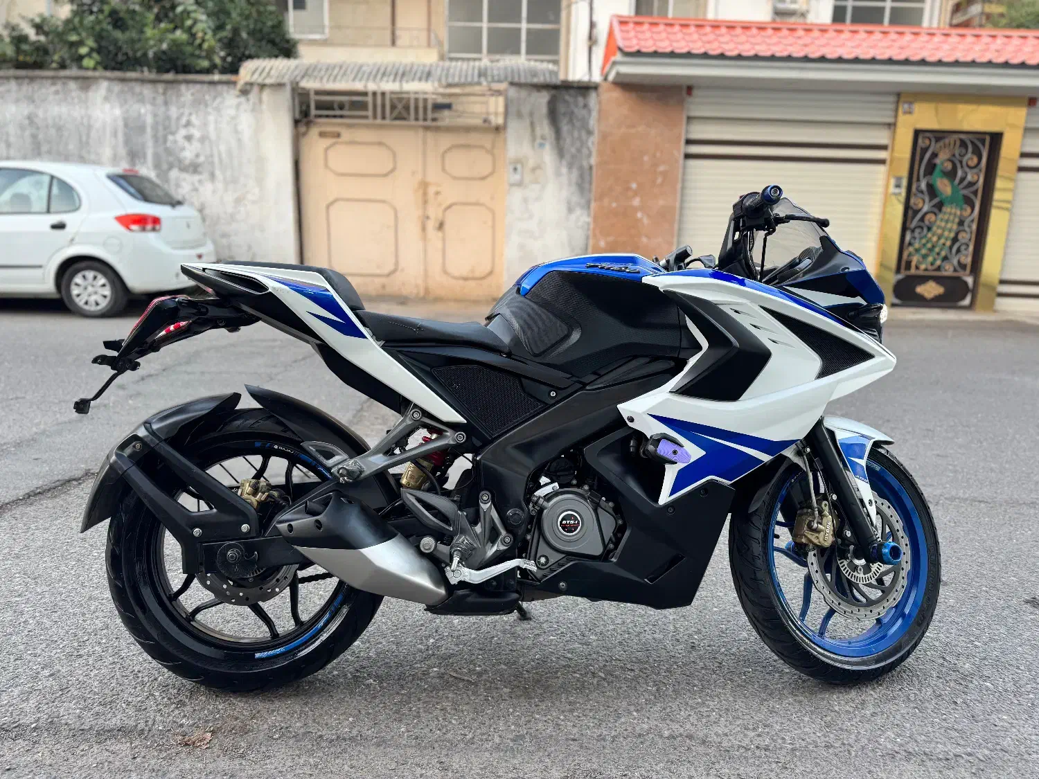 موتور ار اس|موتورسیکلت|رشت, سعدی (تختی)|دیوار