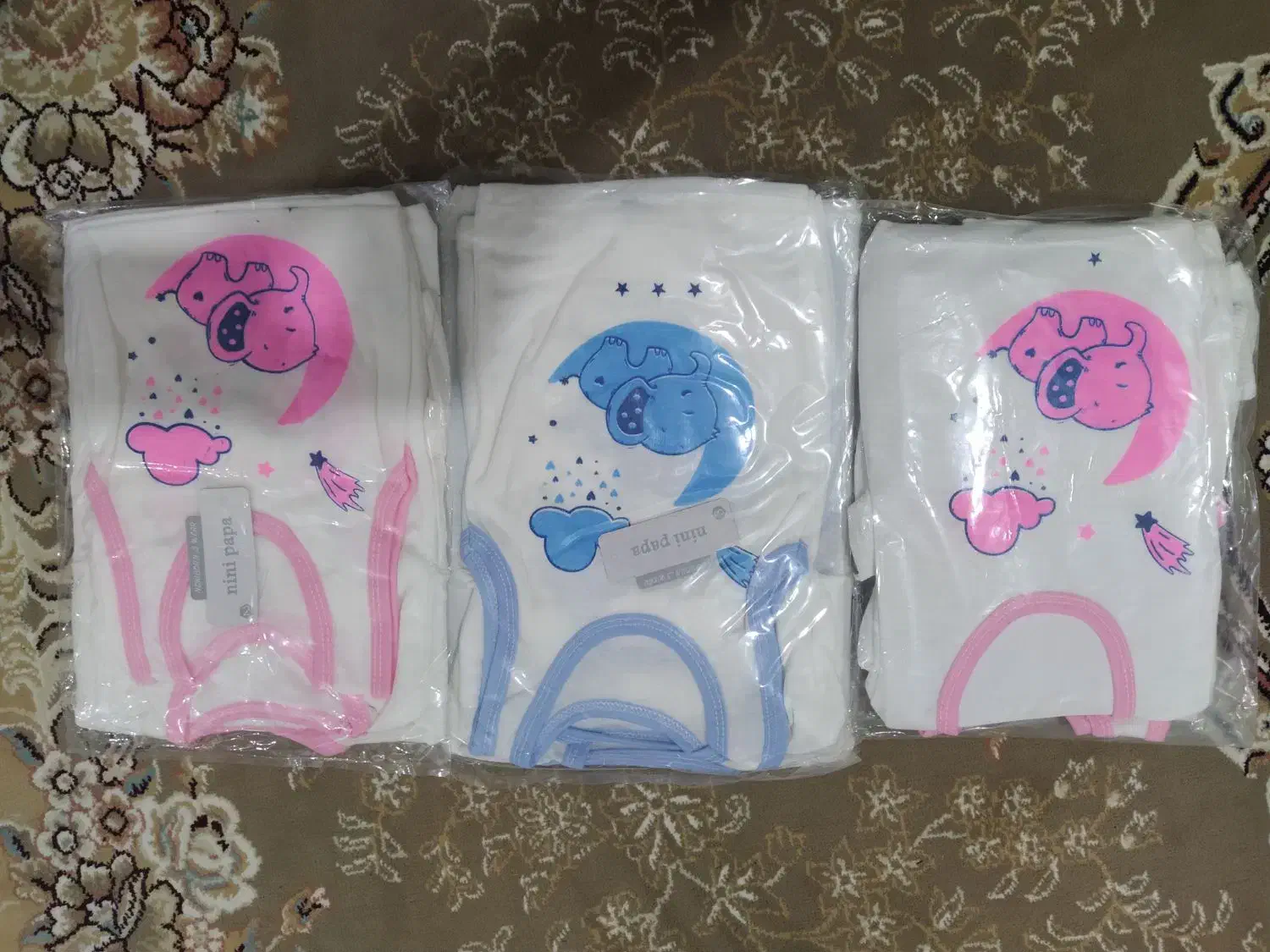 پنج تیکه نوزادی|لباس|کبودرآهنگ, |دیوار