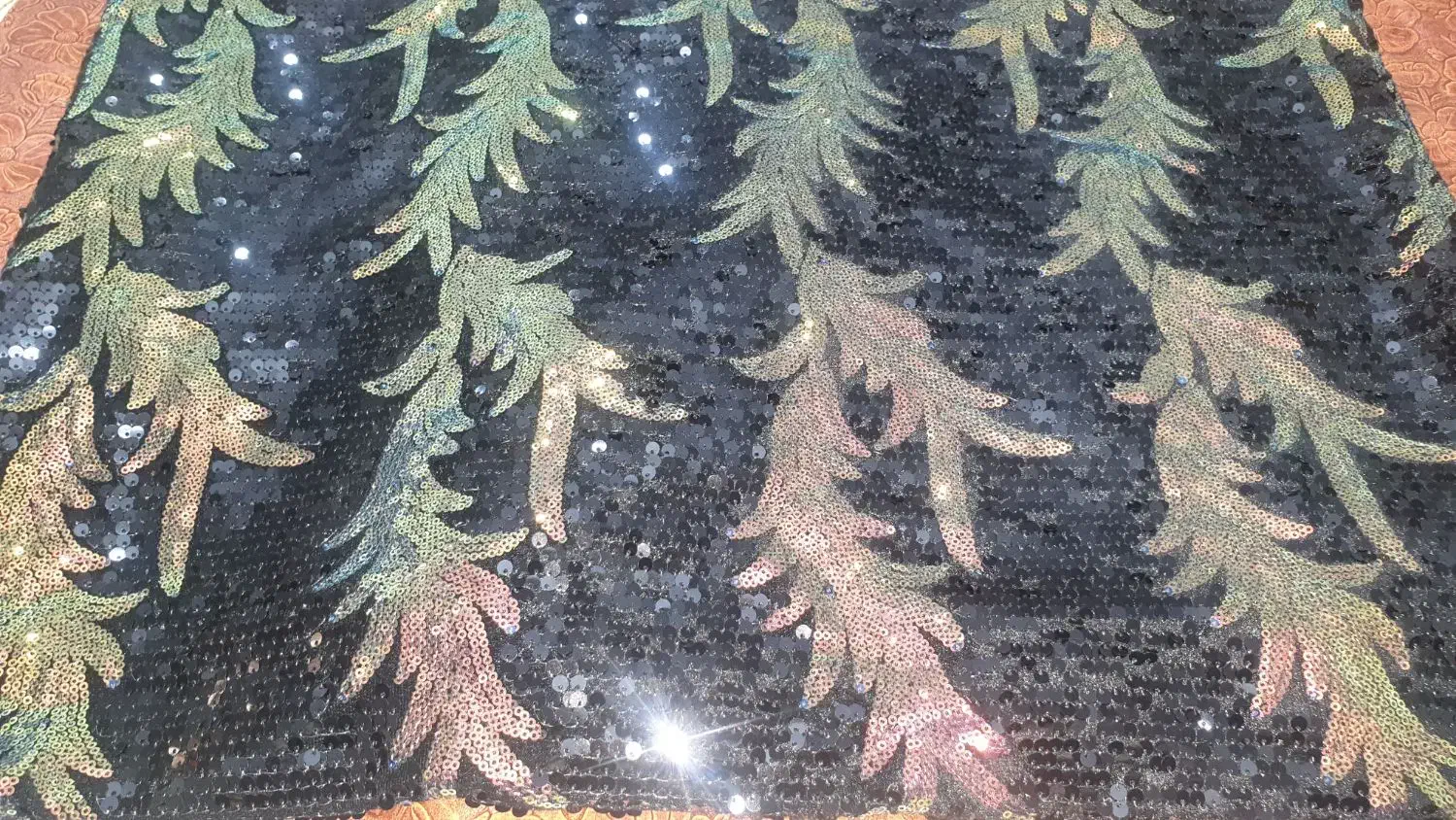 پارچه مخمل مجلسی|لباس|قرچک, میرزائی شمالی|دیوار