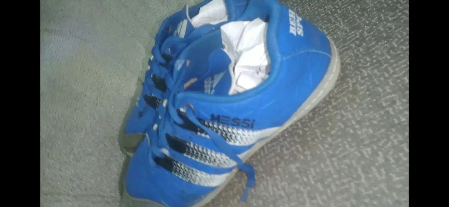 کفش چمن مصنوعی-طبیعی بدون پارگی و مثل نو|کیف، کفش، کمربند|میاندوآب, |دیوار