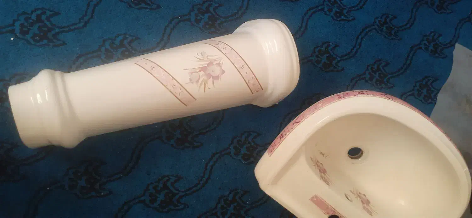 روشویی همرا باآینه کاملا سالم|لوازم سرویس بهداشتی|سلماس, |دیوار