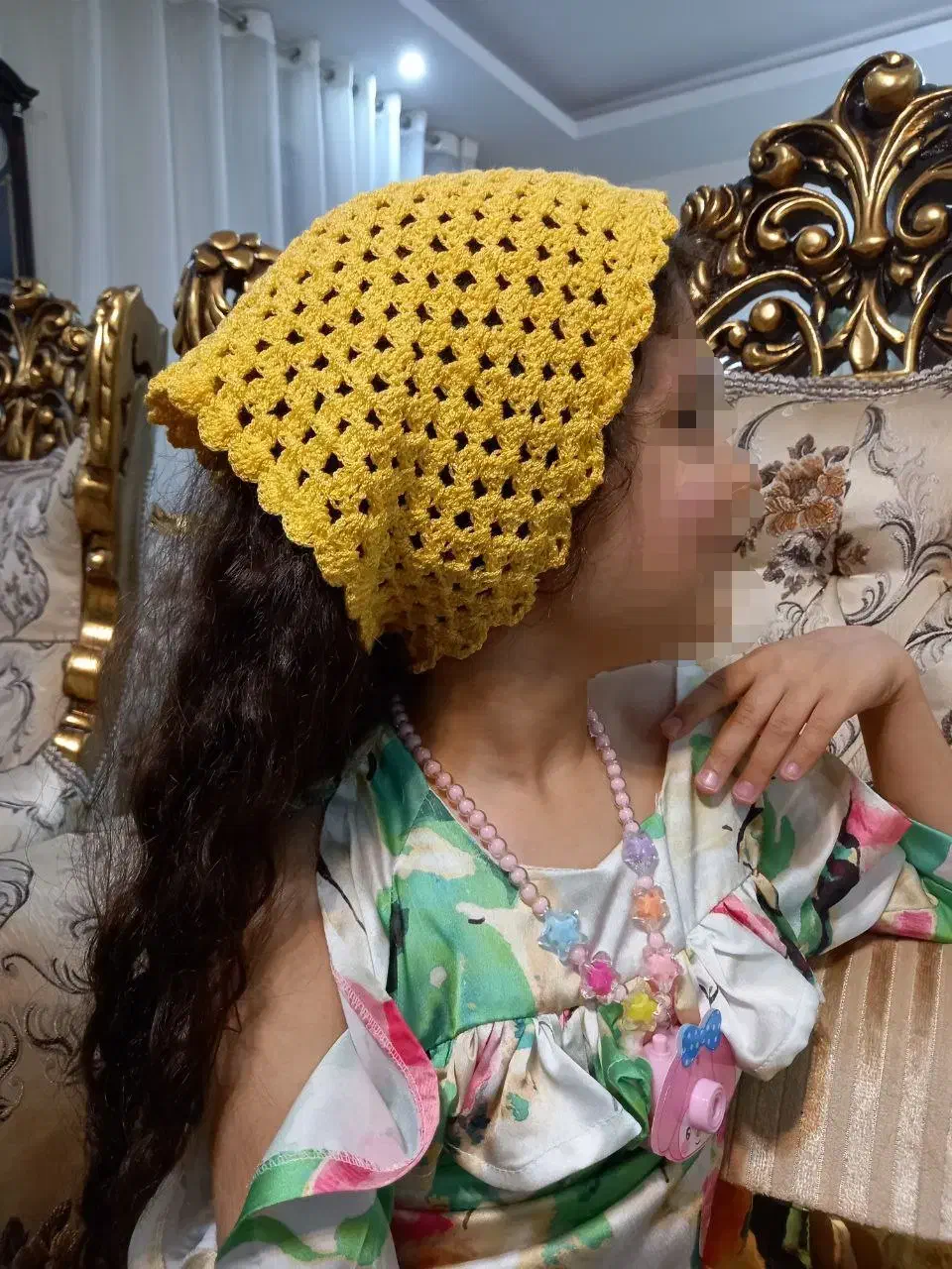 کلاه انگلیسی و اسکارف دست بافت|لباس|قدس, شهر‌قدس|دیوار