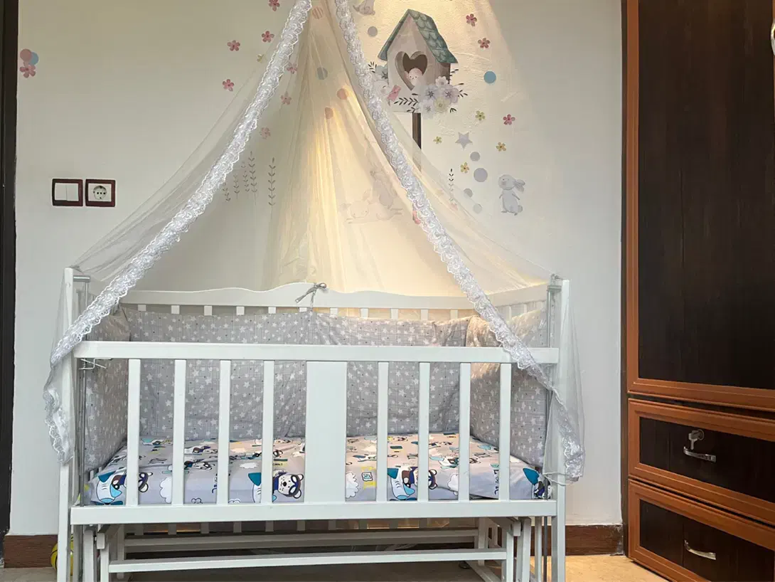 تخت نوزاد|تخت و صندلی بچه|رشت, فلسطین|دیوار