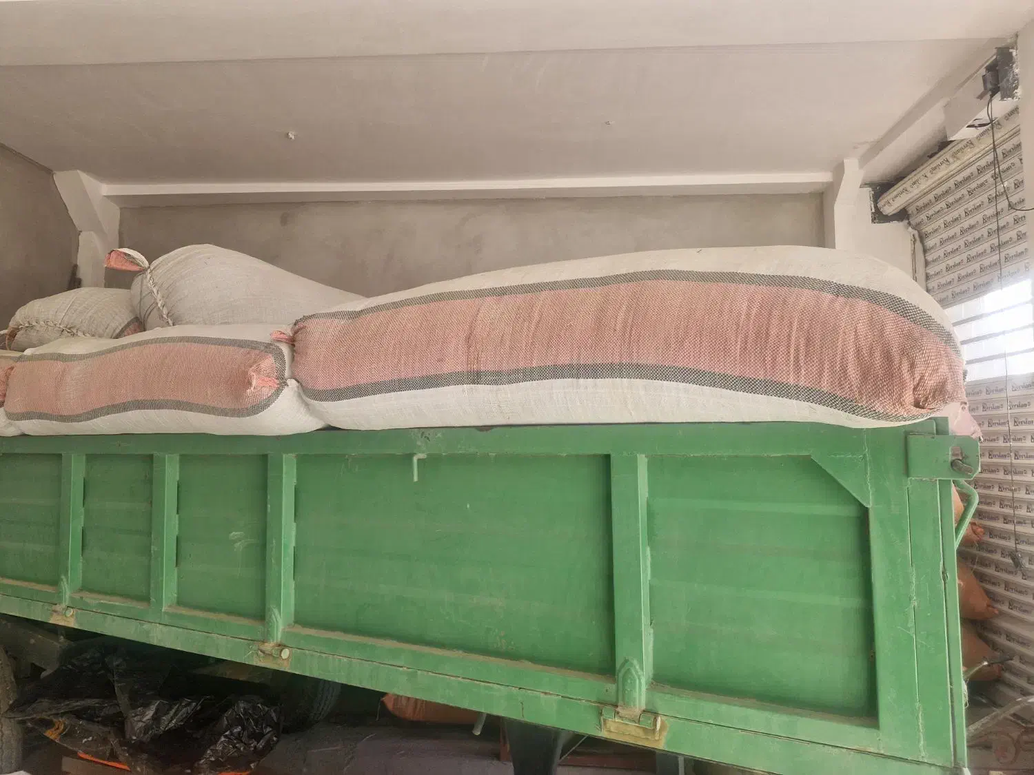 یونجه کوبیده|لوازم جانبی حیوانات|سنقر, |دیوار