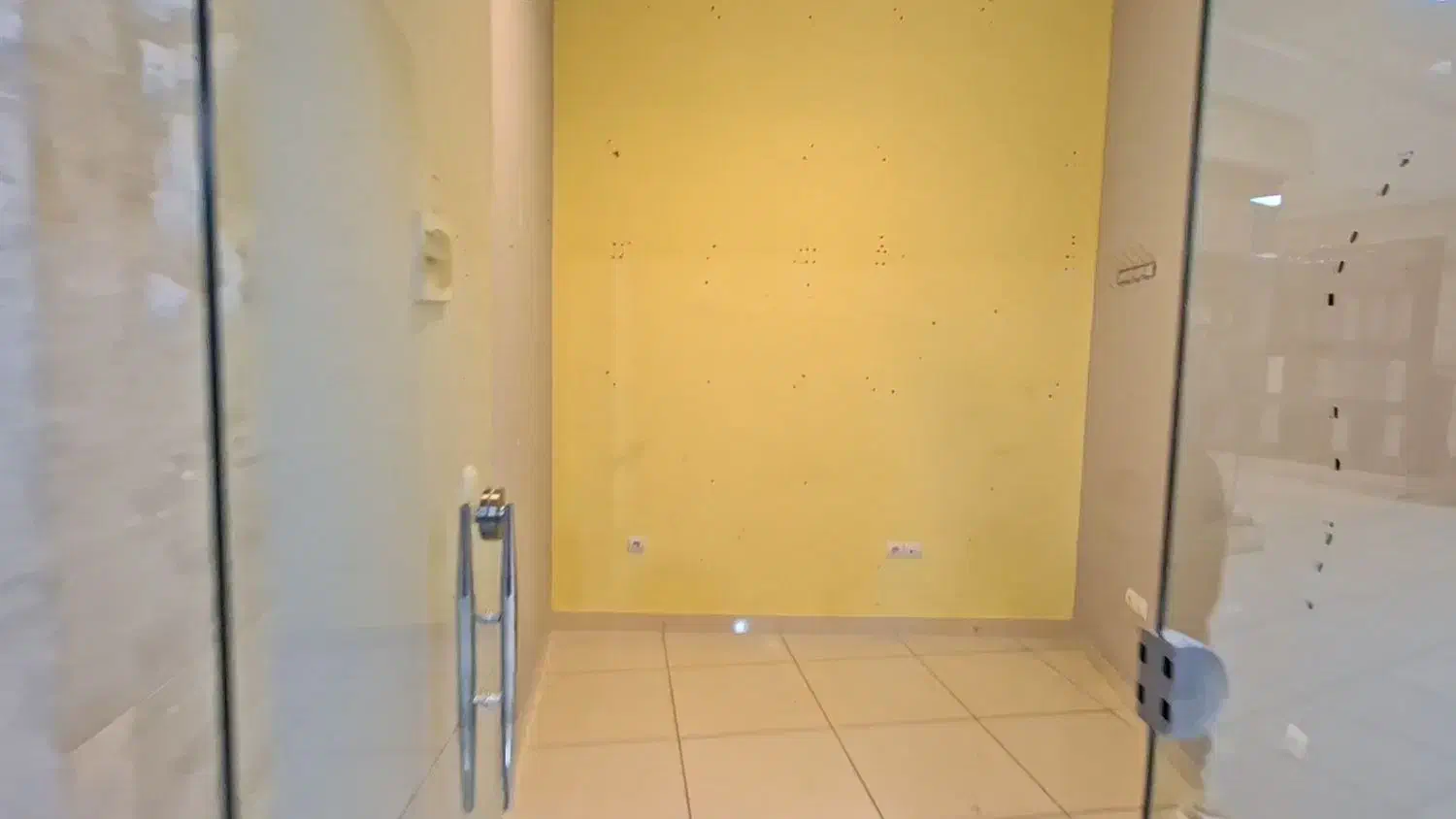 مغازه در طبقه اول پاساژ آریس جنب آسانسور|اجارهٔ مغازه و غرفه|مشگین شهر, |دیوار