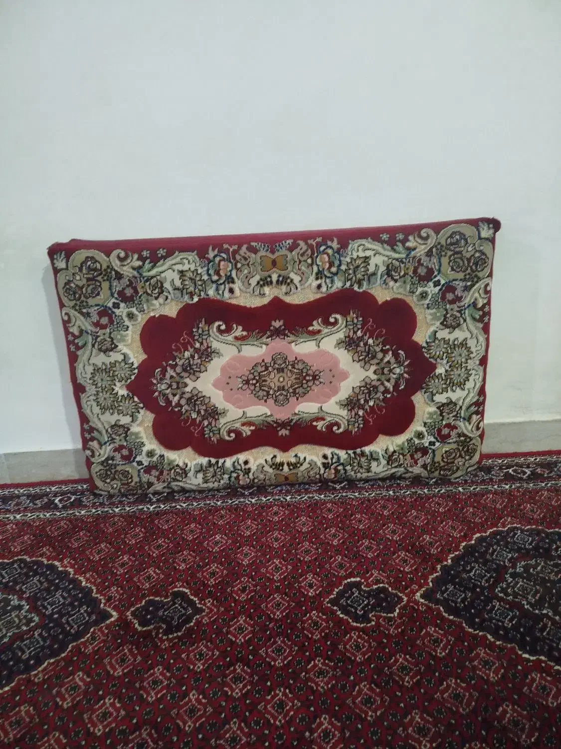 ۹عدد پشتی|پشتی|کامیاران, |دیوار