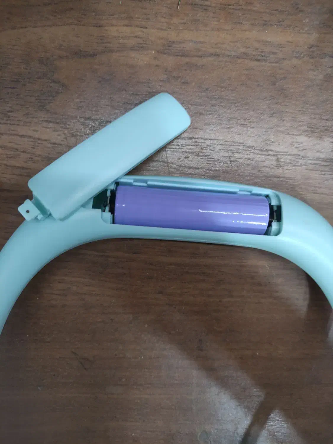 پنکه گردنی|پنکه و تصفیهکنندهٔ هوا|تهران, فلسطین (میدان انقلاب)|دیوار