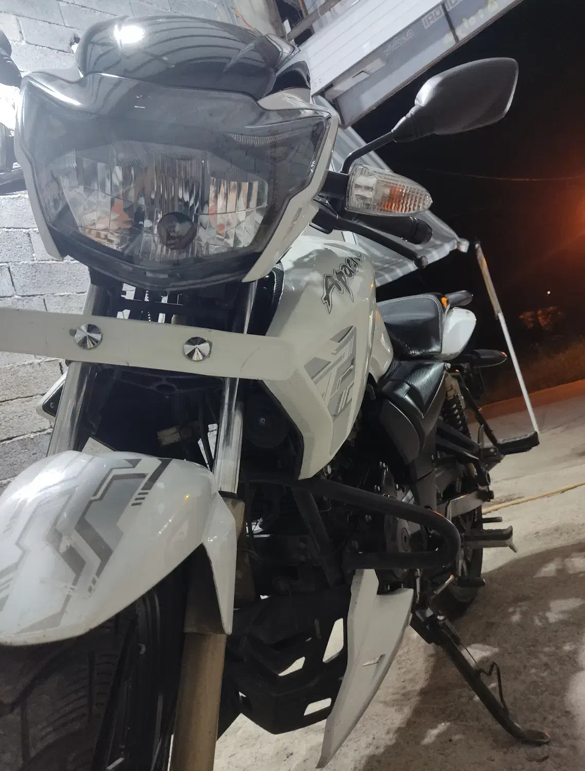 آپاچی ۱۸۰|موتورسیکلت|لشت نشا, |دیوار