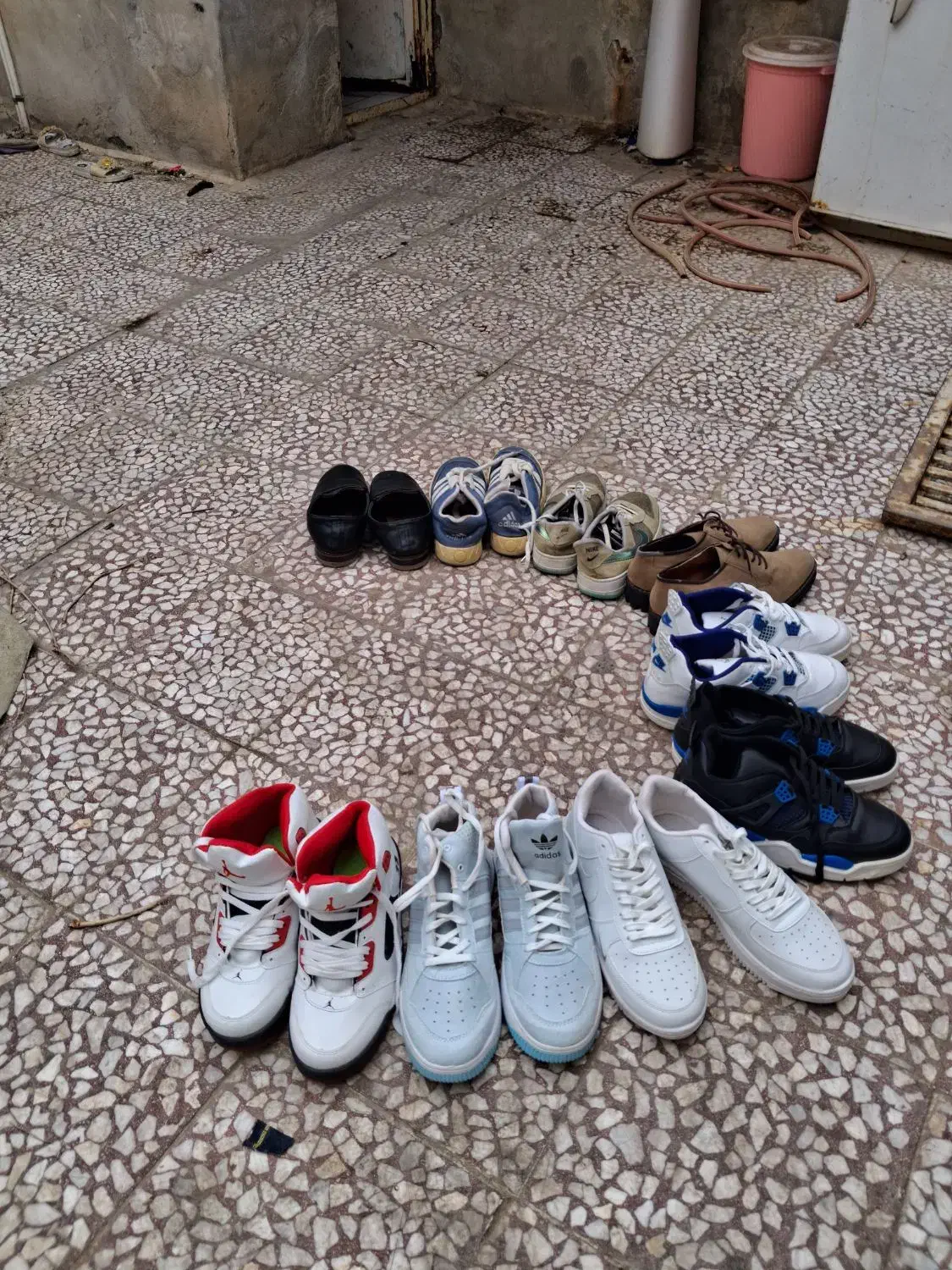 کفش|کیف، کفش، کمربند|قم, باجک یک|دیوار