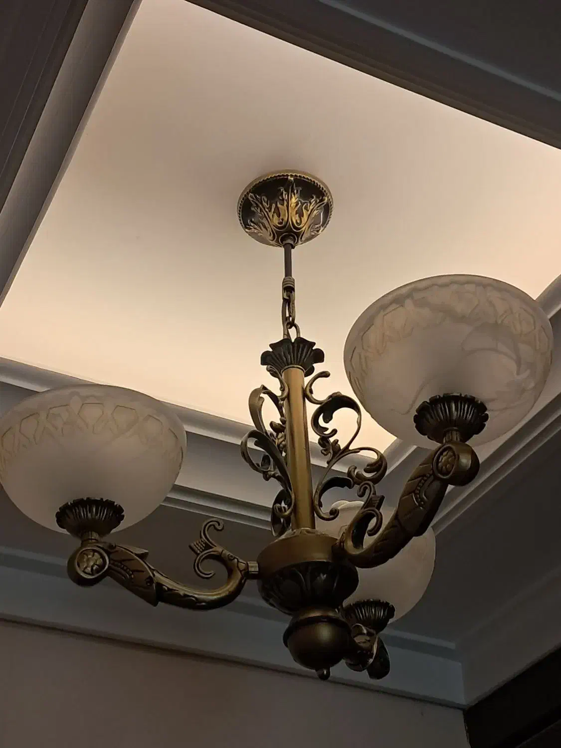 لوستر فلزی سه‌ شاخه|لوستر و چراغ آویز|لواسان, |دیوار