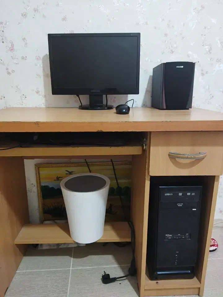 کامپیوتر با میز|رایانه رومیزی|گرگان, |دیوار