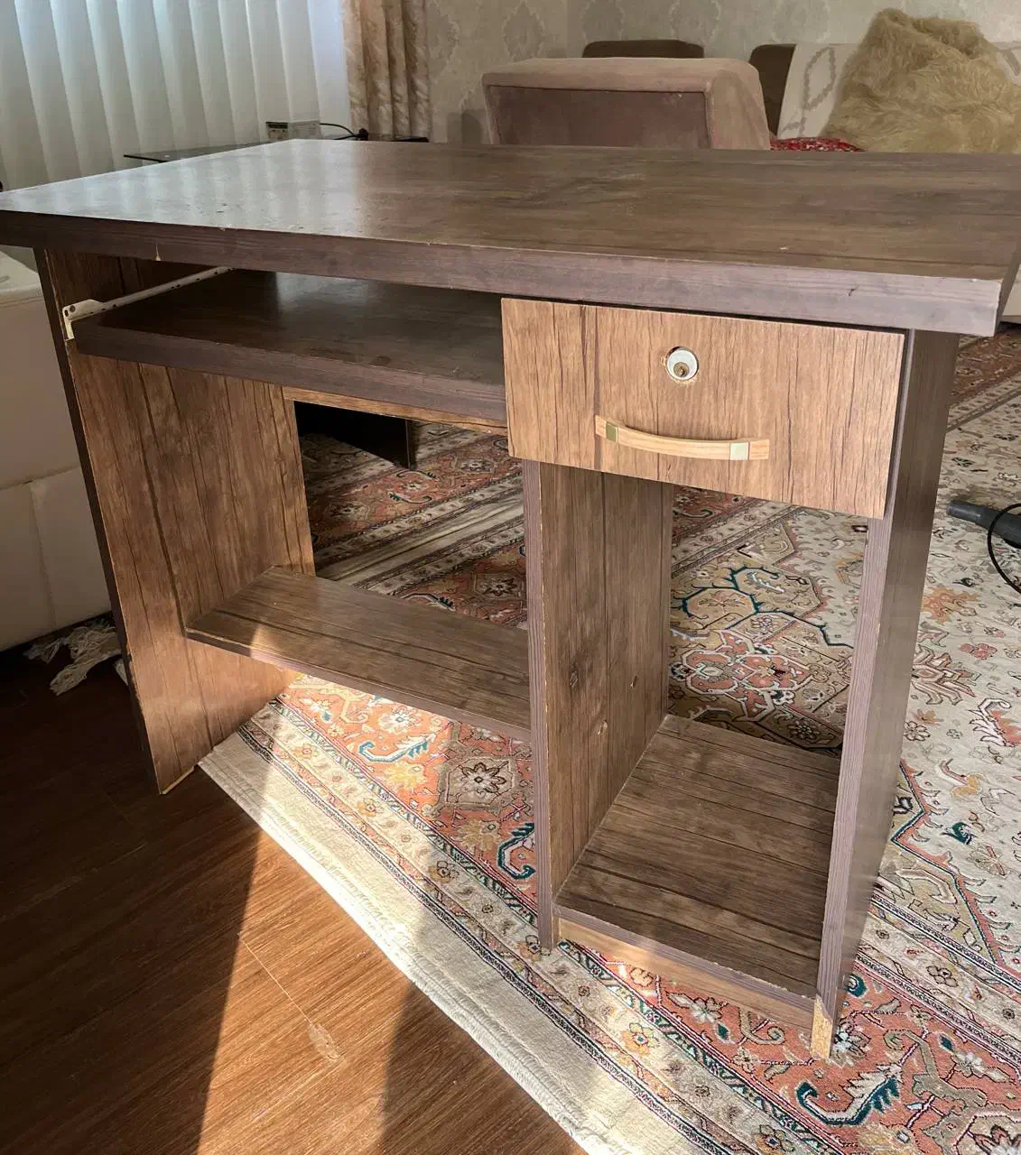 میز کامپیوتر|میز تحریر و کامپیوتر|بندر انزلی, چهارفریضه|دیوار