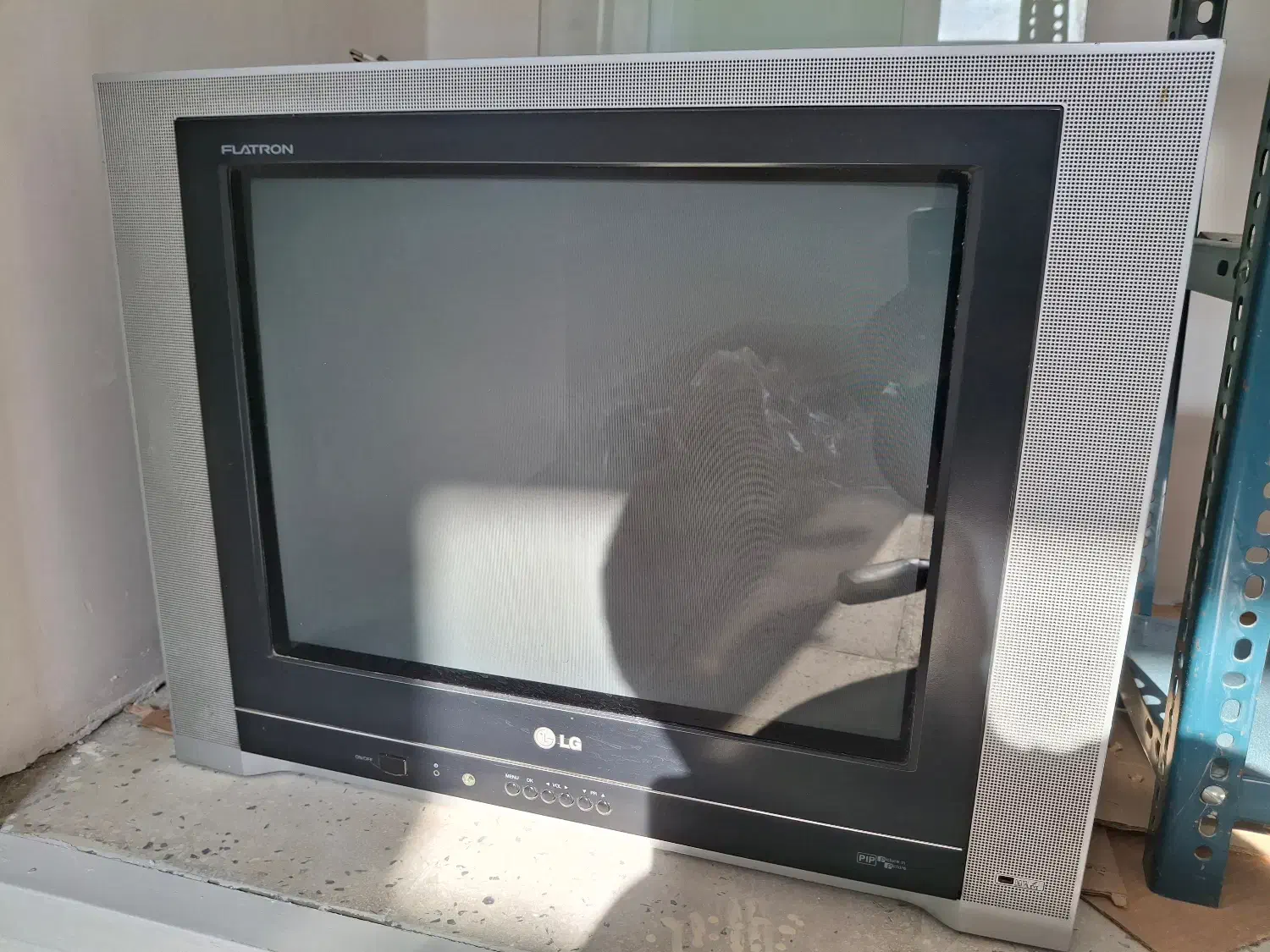 تلوزیون ۲۱اینچ با دیجیتال|تلویزیون و پروژکتور|اراک, |دیوار