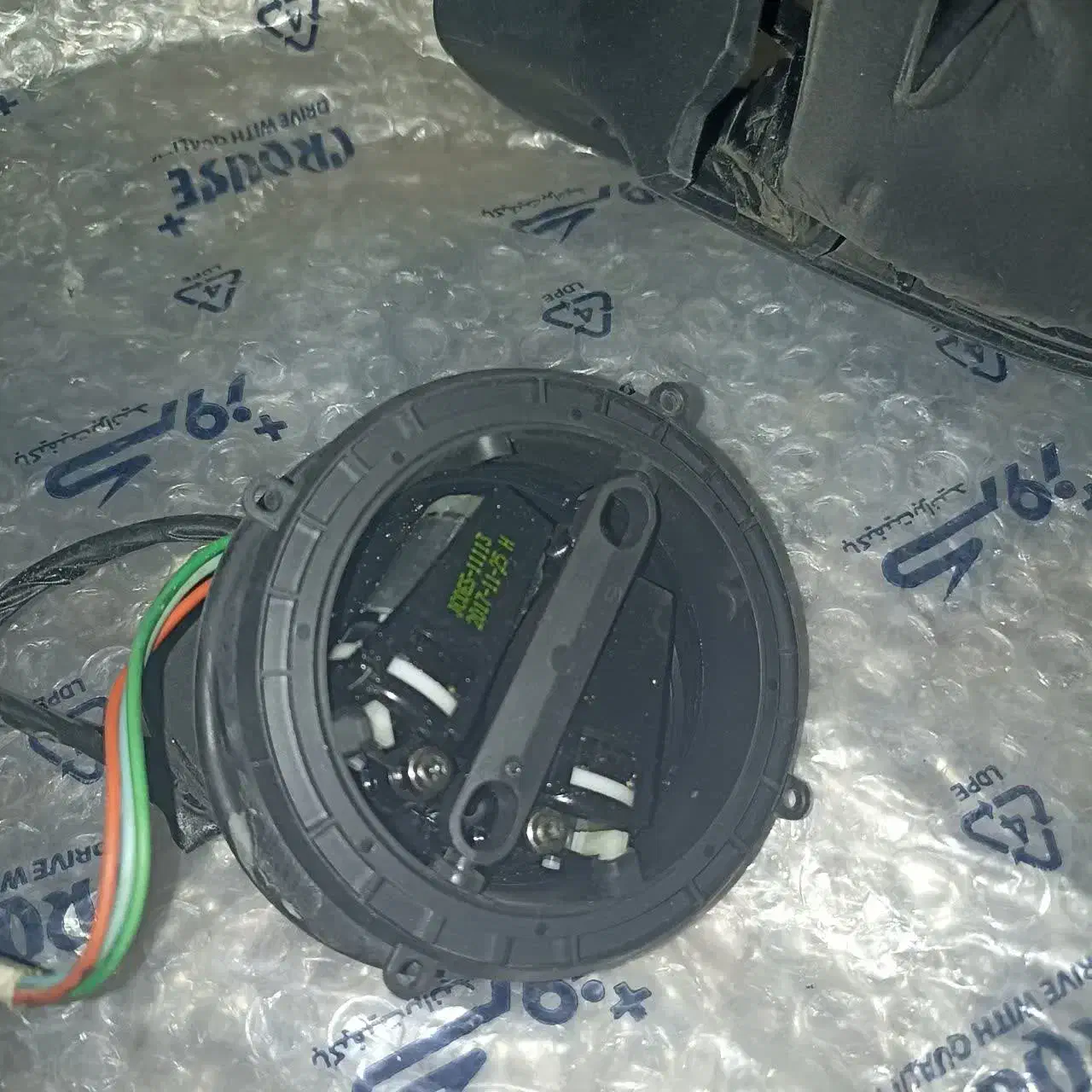 پایه آینه بغل رانا سمت راننده|قطعات یدکی و لوازم جانبی|قم, پردیسان|دیوار