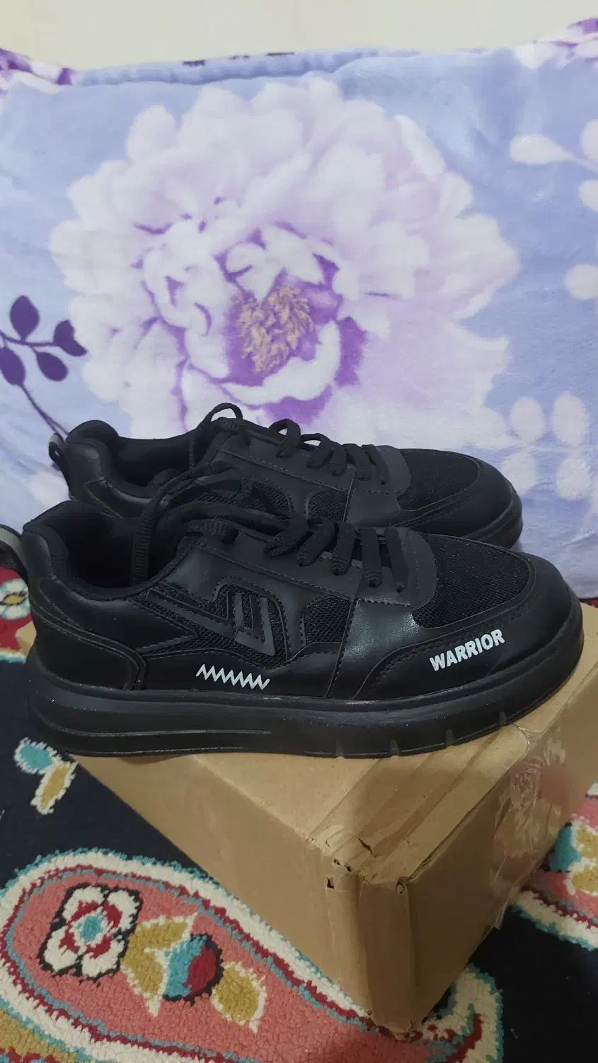 ۲ جفت کفش اسپورت زنانه|کیف، کفش، کمربند|یاسوج, |دیوار