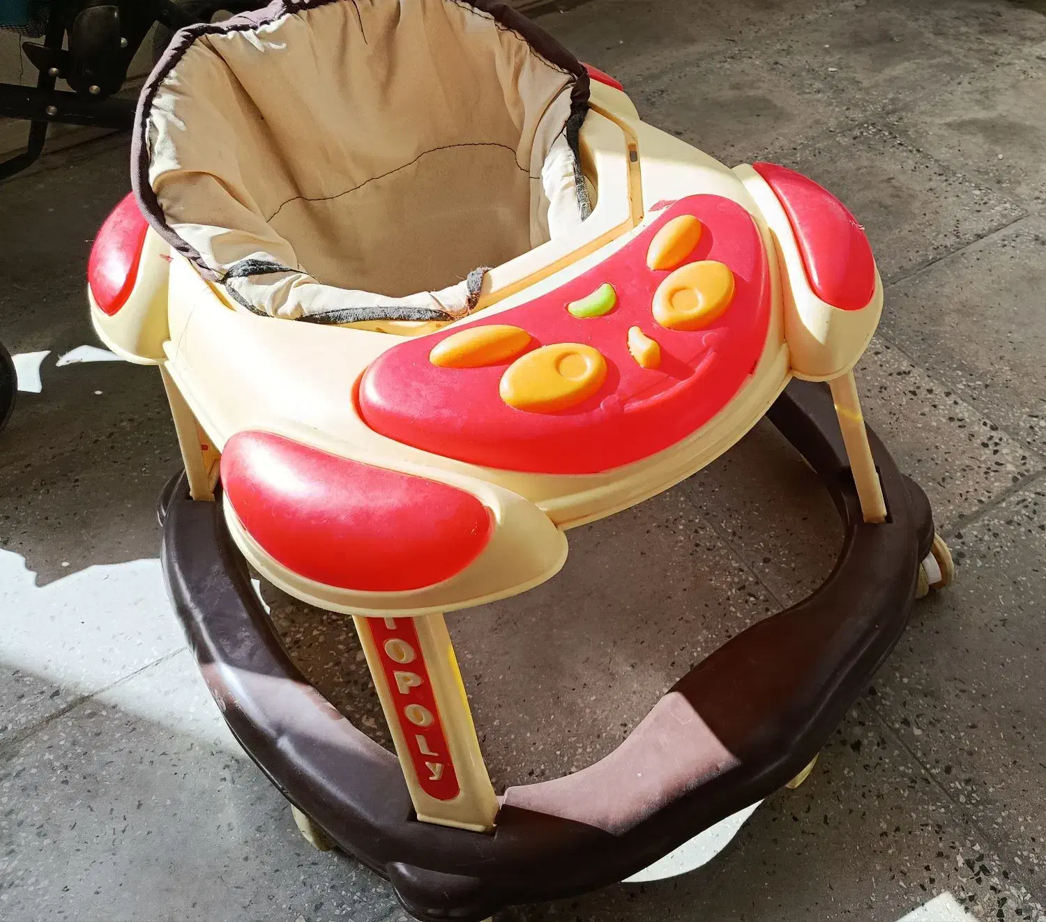 تعدادی وسایل بچه|اسباب و اثاث بچه|مریوان, |دیوار