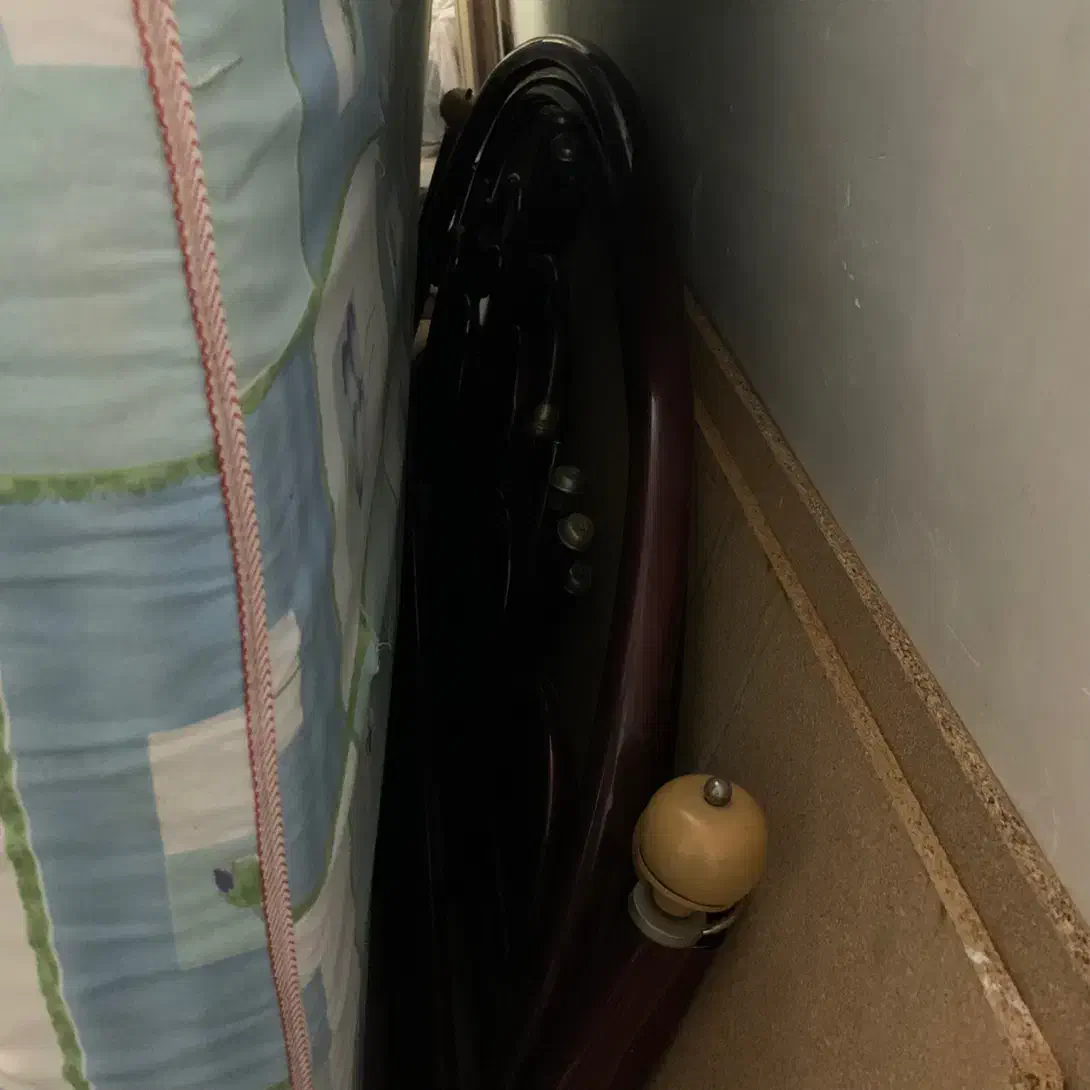 تخت دو نفره فلزی|تخت و سرویس خواب|تاکستان, |دیوار