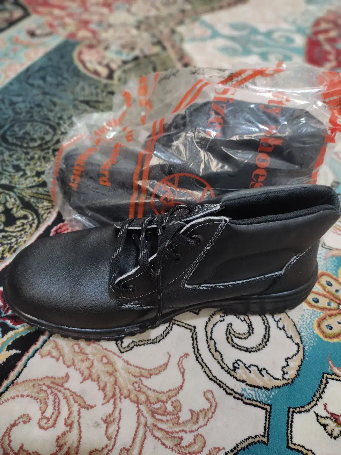 کفش ایمنی|کیف، کفش، کمربند|شوشتر, |دیوار