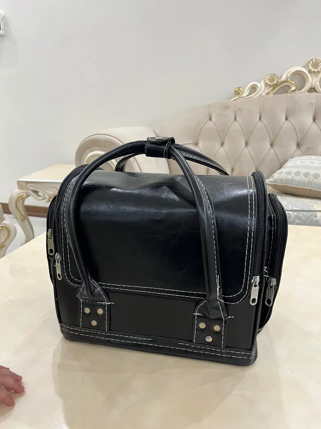 کیف چرم مناسب لوازم شنیون و آرایشگاه|آرایشگاه و سالن‌های زیبایی|چالوس, |دیوار