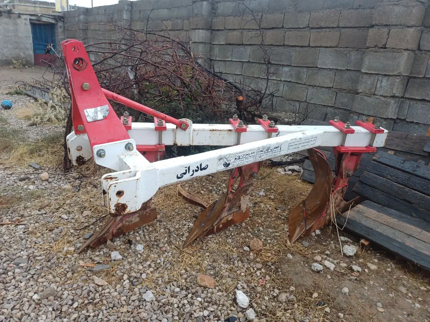 گاوآهن|ماشین‌آلات صنعتی|چرام, |دیوار