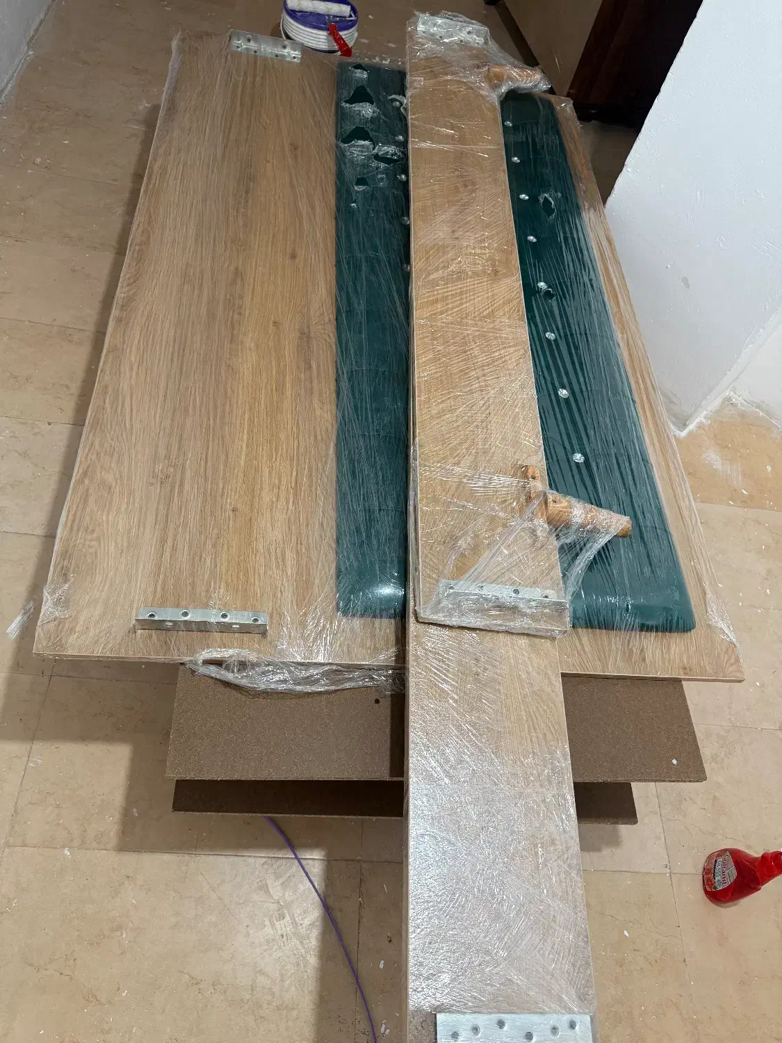 تخت ۲ نفره و میز تی وی کاملا نو|تخت و سرویس خواب|سرخرود, |دیوار