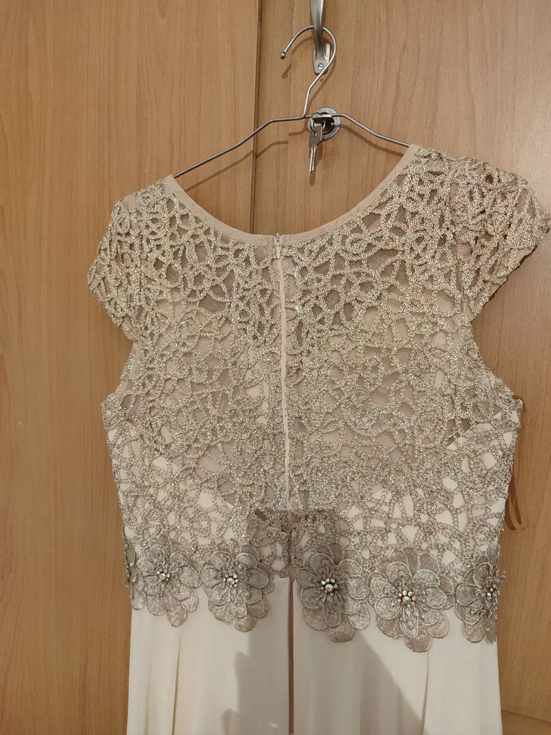 پیراهن|لباس|ازنا, |دیوار