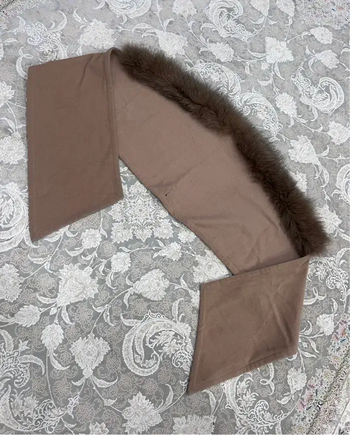 شال و روسری|لباس|فردیس, منظریه|دیوار